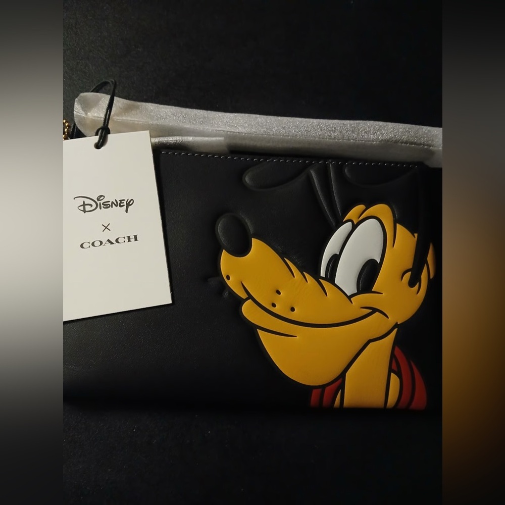 New! SOLDOUT MINT CONDITION COACH X DISNEY Pluto Wristlet